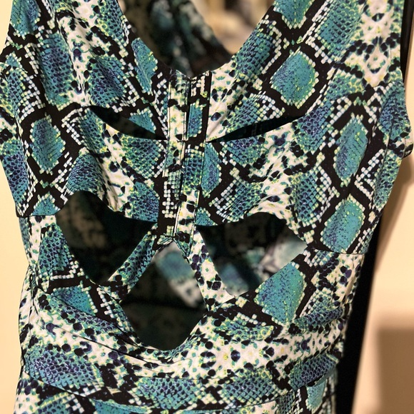 BCBG summer dress, stretchy, comfortable, deep V front, back cut outs - Picture 6 of 9